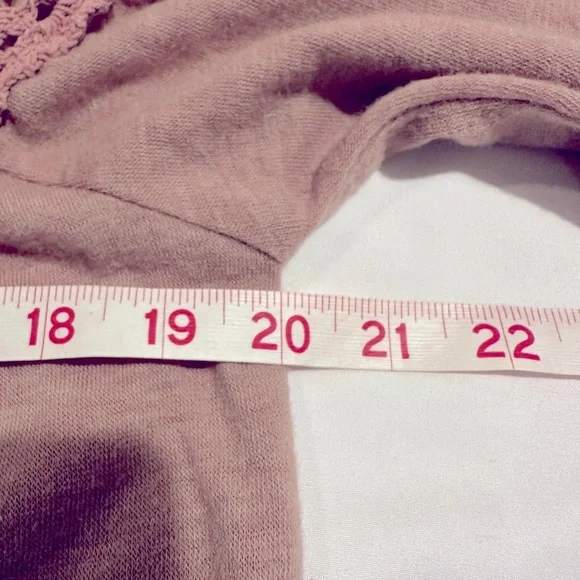 Buckle -‎ Daytrip, Dusty Rose Color, Crochet Yoke Wide Neck Top - Picture 11 of 12